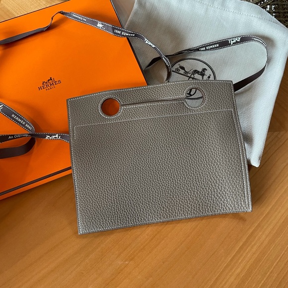 Hermes Handbags - NEW🌹Hermès BNIB Étoupe Togo
Bag pocket and wallet